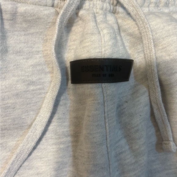 ESSENTIAL - Picture 3 of 5